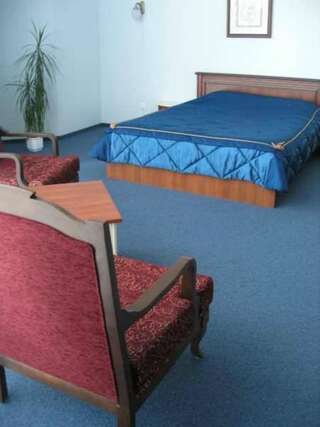 Отель Отель Европейский Днепр Люкс-3
